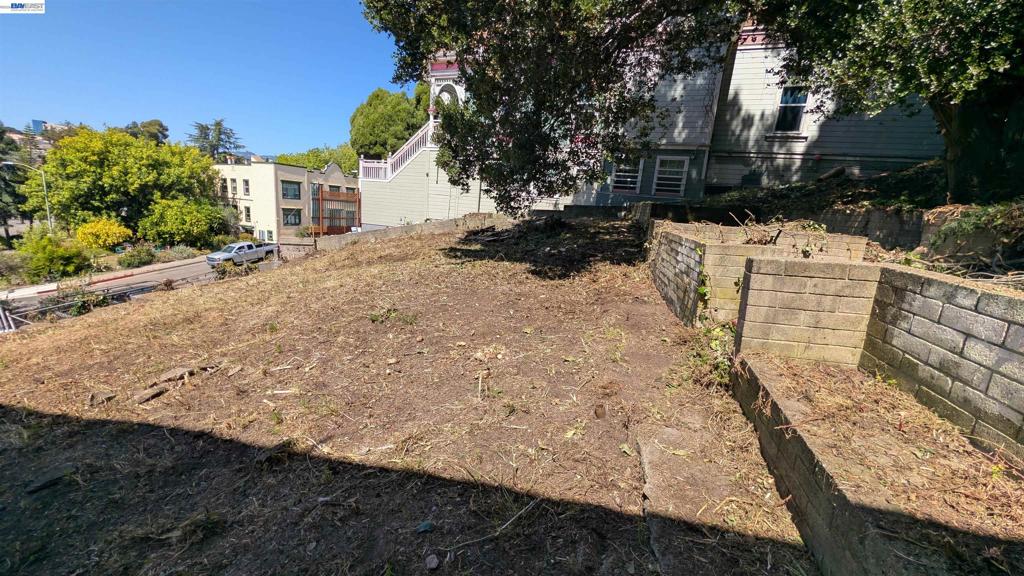 176 Orange St Property Photo 5