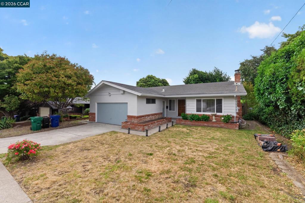 1325 Belfair Dr Property Photo 3