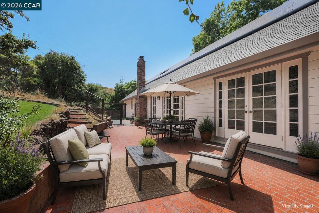 370 Castello Property Photo