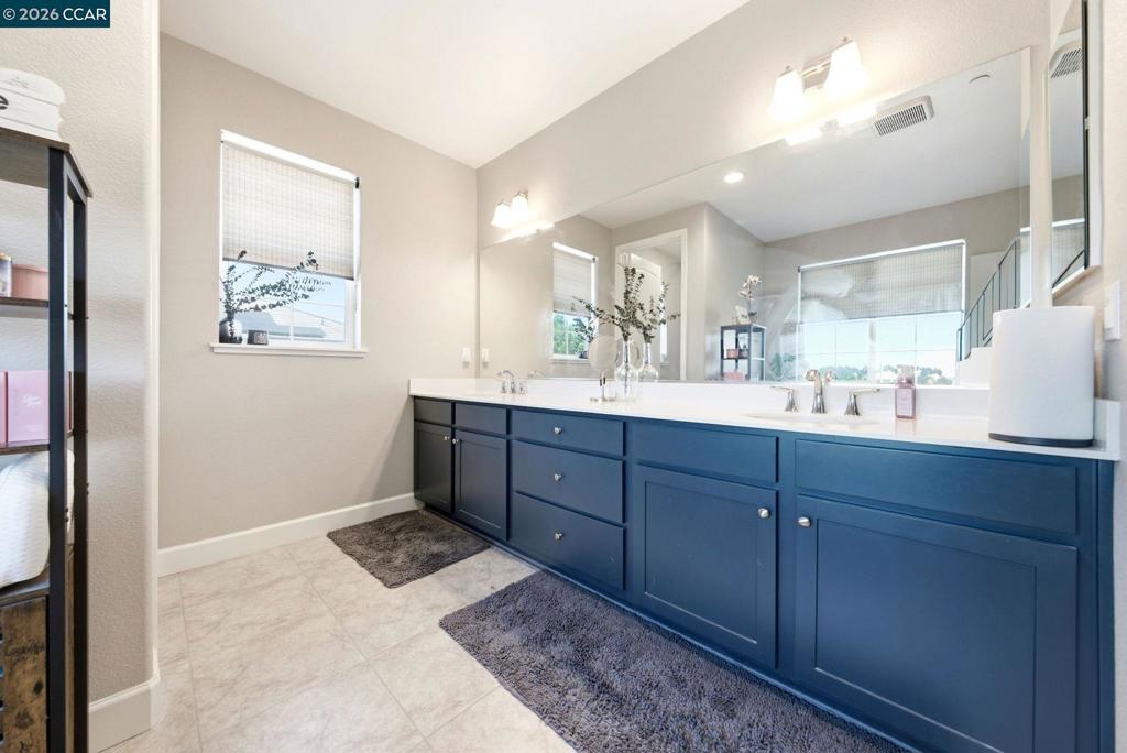3026 Hickorynut St Property Photo 31