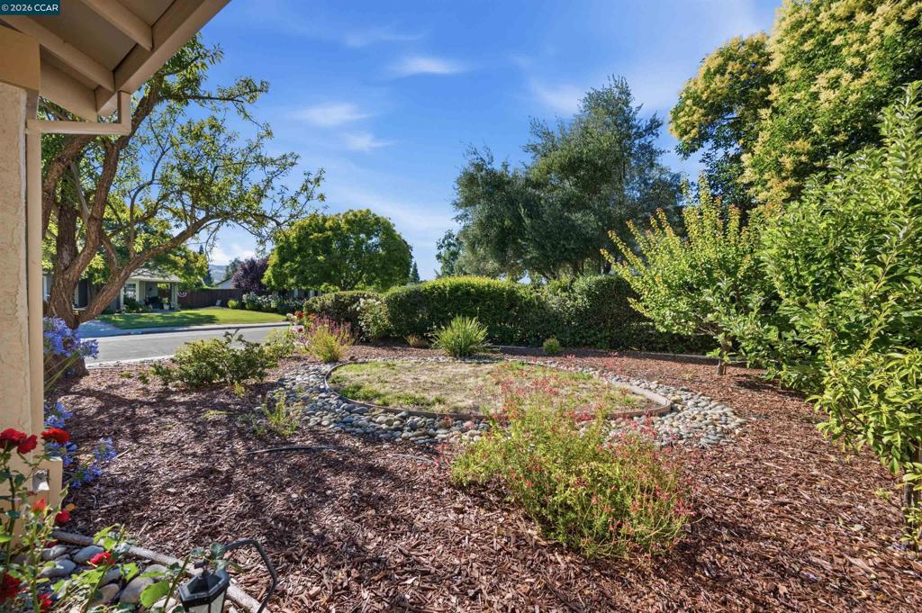 385 Century Circle Property Photo 3