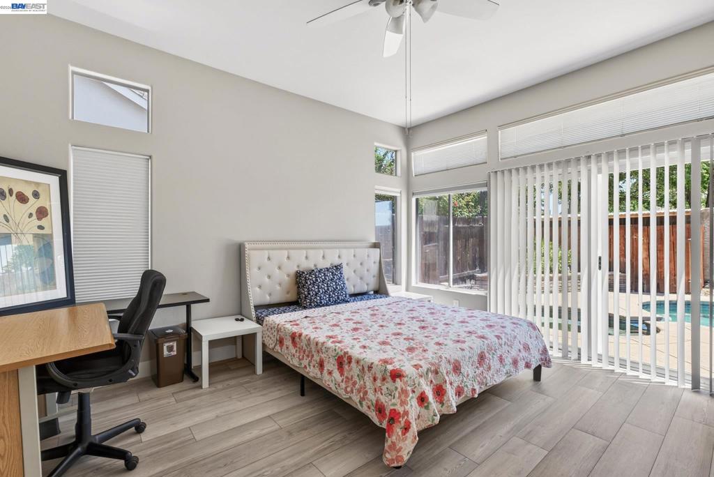 250 Fox Meadow Ct Property Photo 5