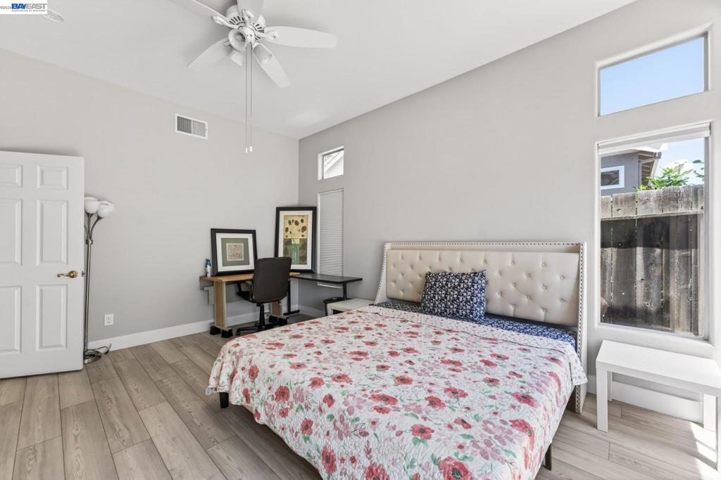 250 Fox Meadow Ct Property Photo 6