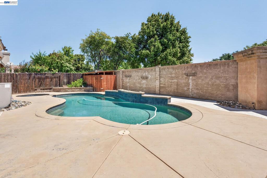 250 Fox Meadow Ct Property Photo 28
