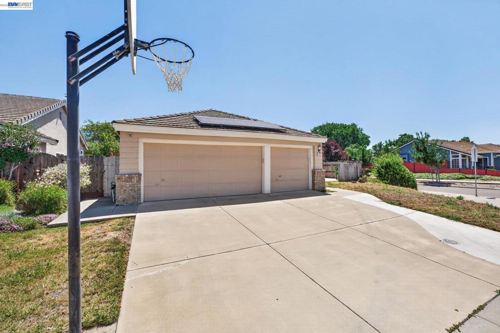 250 Fox Meadow Ct Property Photo 32