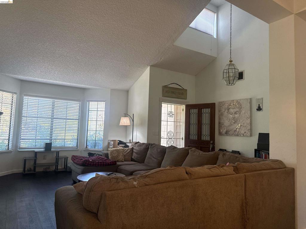 2838 Bellflower Drive Property Photo 4