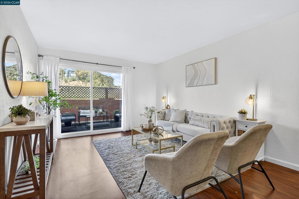 2005 Pleasant Valley Ave 103 Property Photo 1