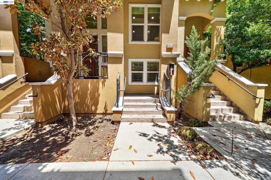 1656 Lee Way Property Photo 3