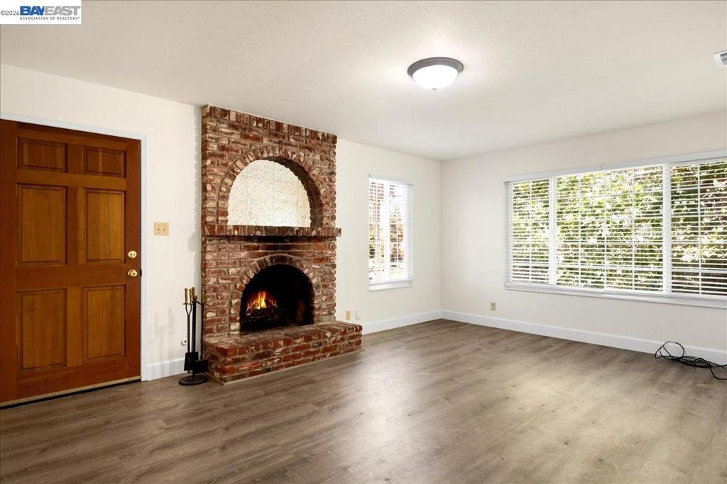 21585 Montgomery St Property Photo 2