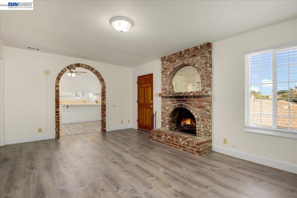 21585 Montgomery St Property Photo 3