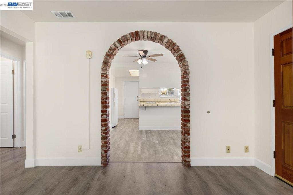 21585 Montgomery St Property Photo 5