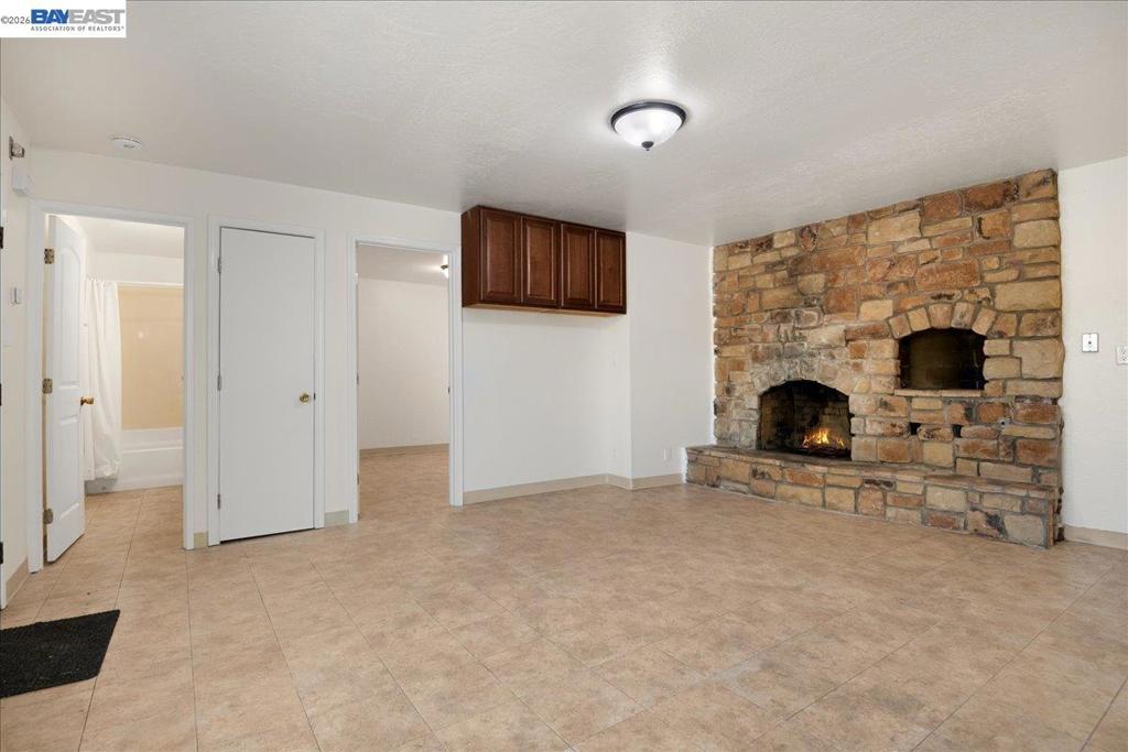 21585 Montgomery St Property Photo 17