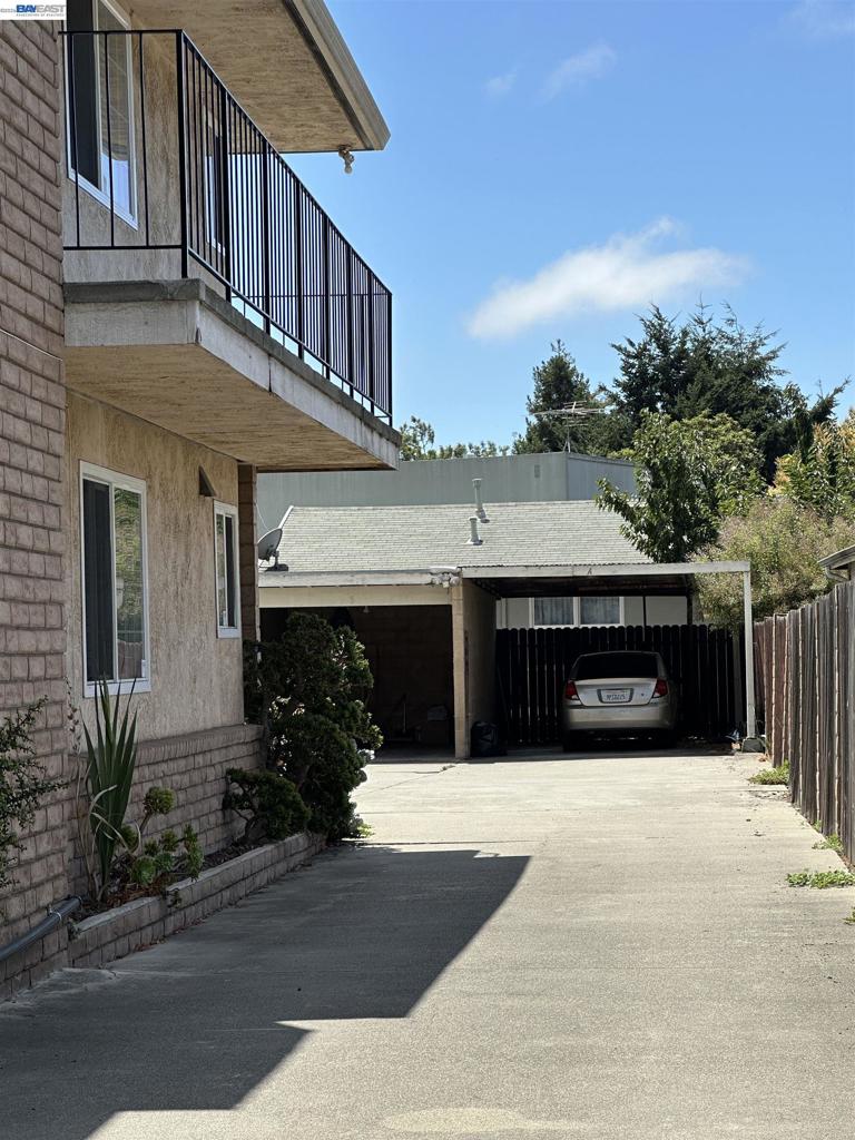 21585 Montgomery St Property Photo 21