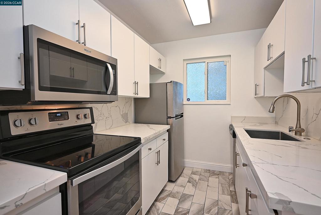 1425 Lakeside Drive 101 Property Photo 11