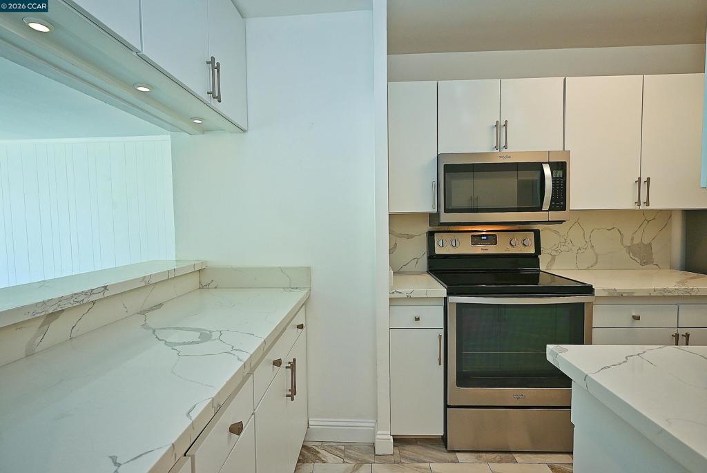 1425 Lakeside Drive 101 Property Photo 12