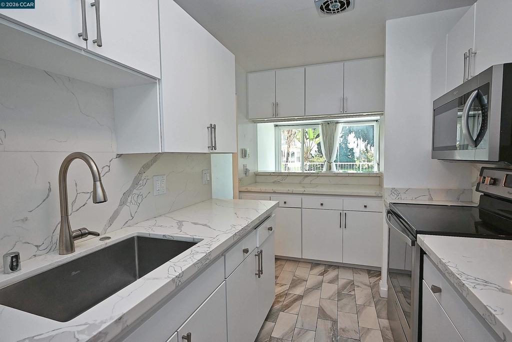 1425 Lakeside Drive 101 Property Photo 16