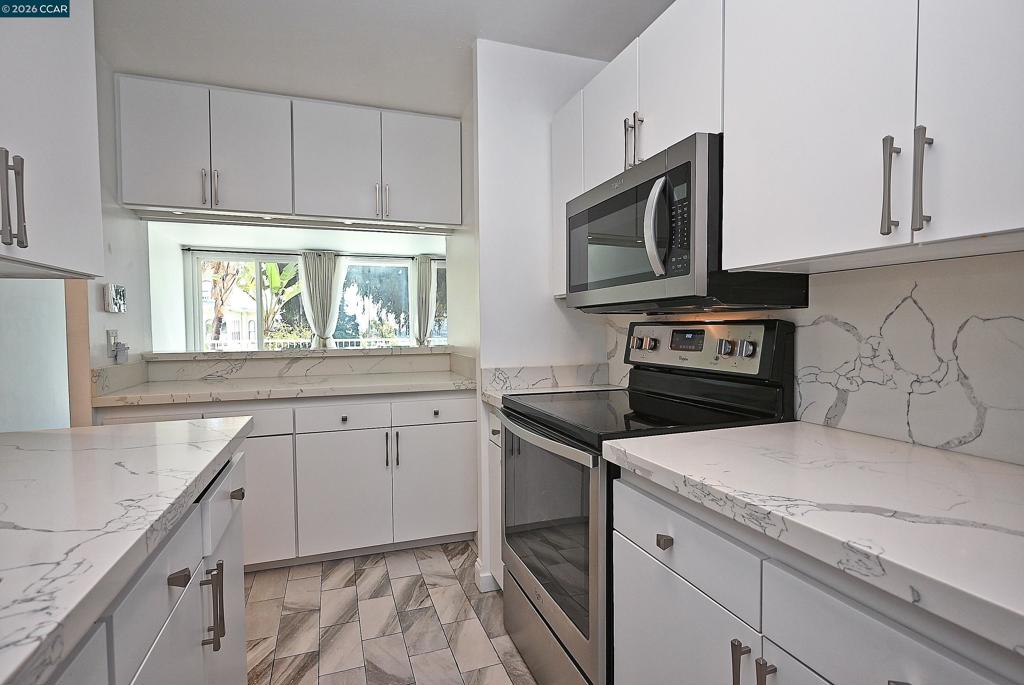 1425 Lakeside Drive 101 Property Photo 17