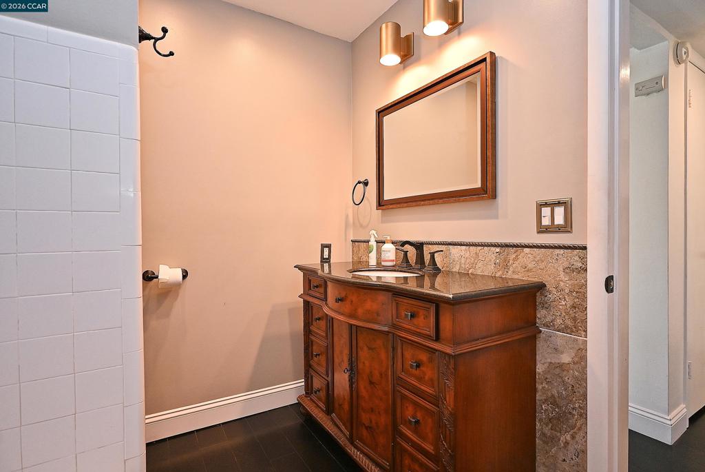 1425 Lakeside Drive 101 Property Photo 22
