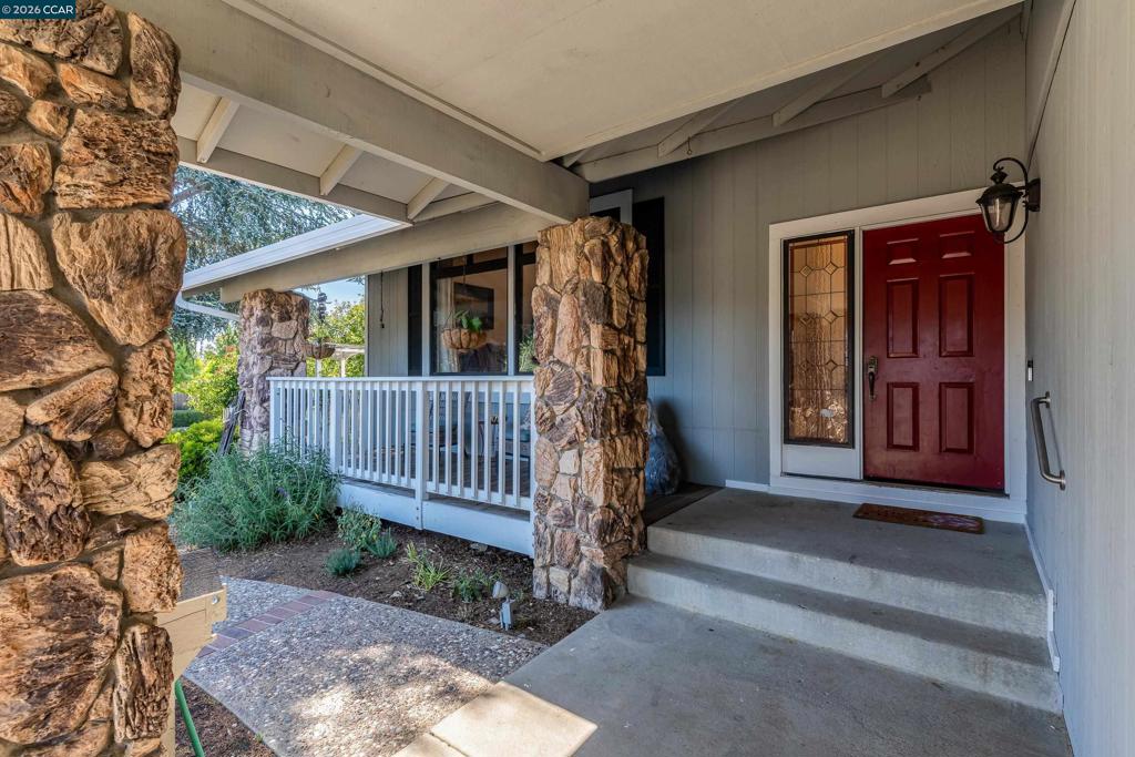 423 Duperu Dr Property Photo 4