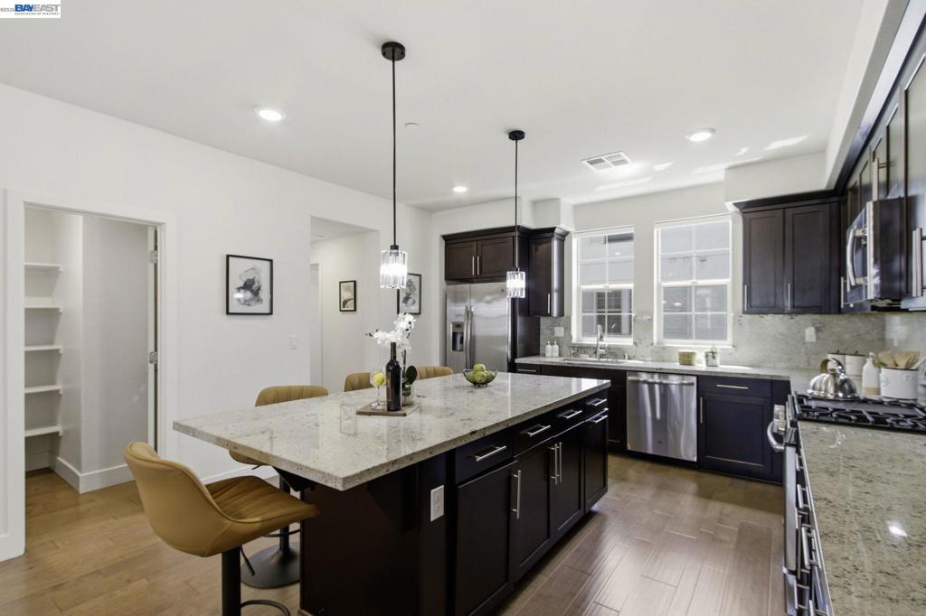 8544 Leeward Way Property Photo 10
