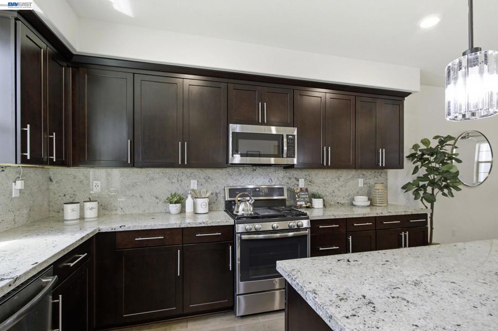 8544 Leeward Way Property Photo 11