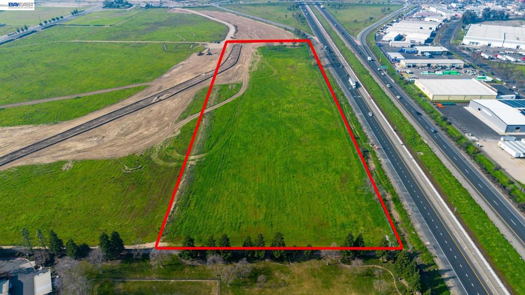 475 Quintal Rd Property Photo 2