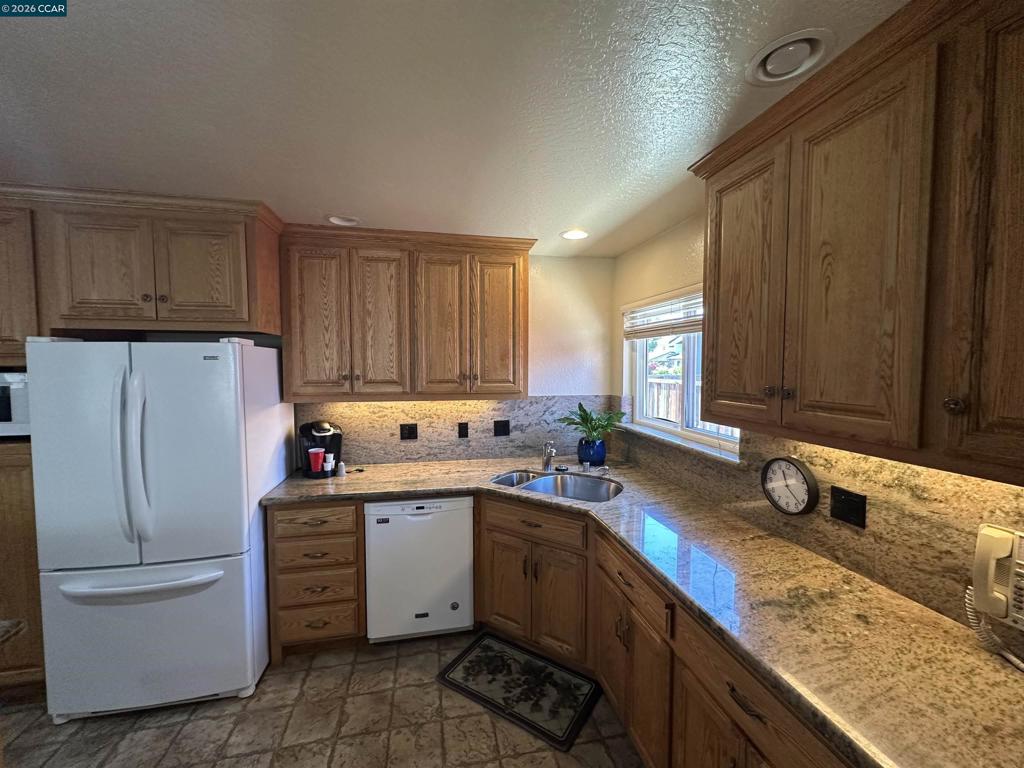 1707 Bishop Dr Property Photo 3