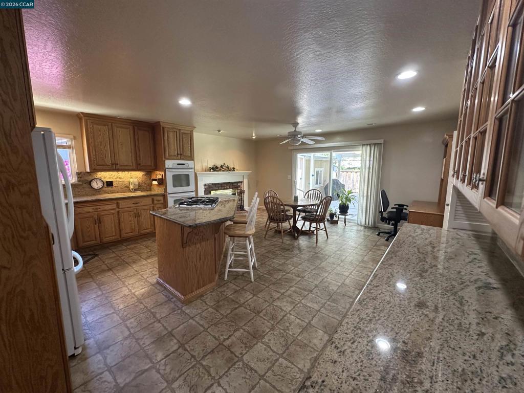 1707 Bishop Dr Property Photo 4
