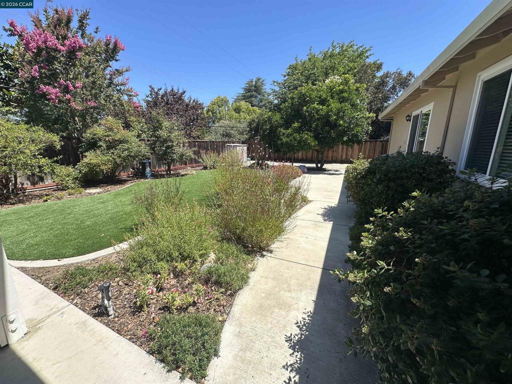 1707 Bishop Dr Property Photo 26