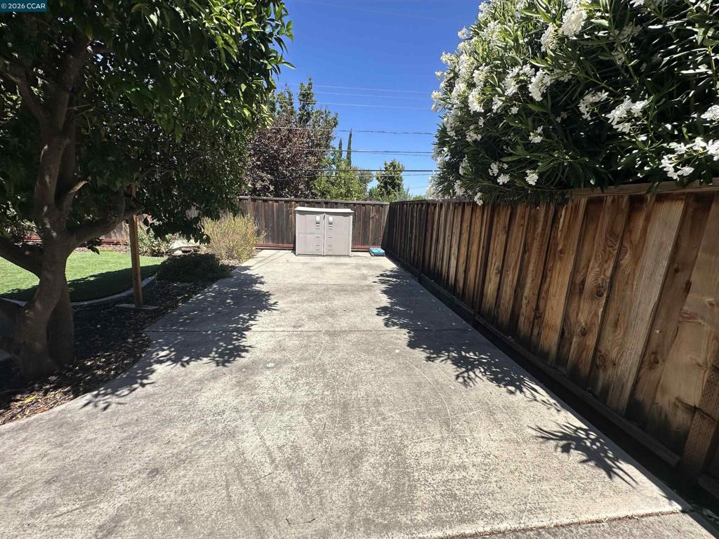 1707 Bishop Dr Property Photo 27