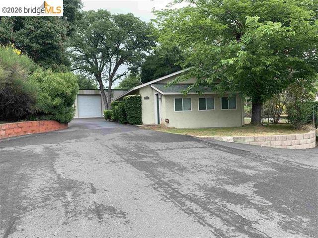 13676 Tuolumne Rd Property Photo 1