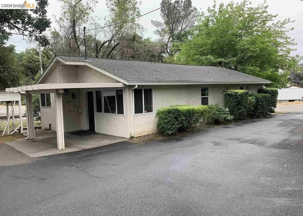 13676 Tuolumne Rd Property Photo 2