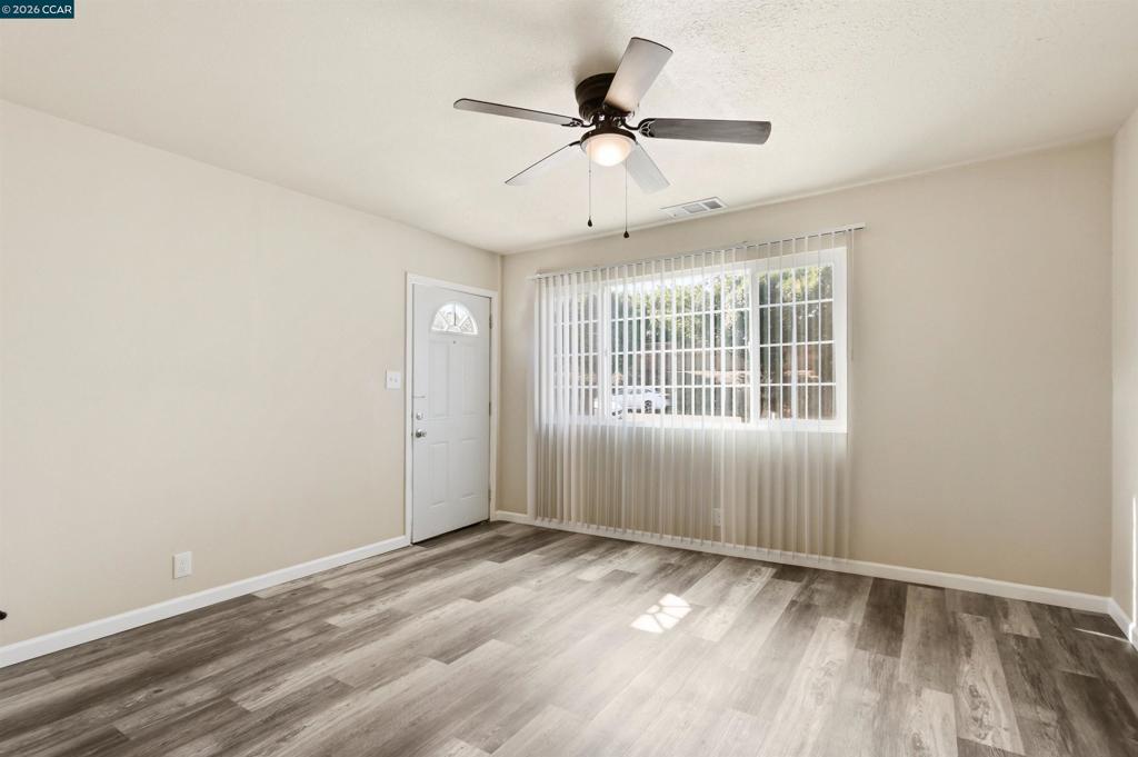 2225 E Myrtle Property Photo 2