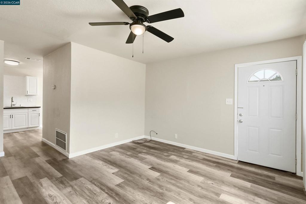 2225 E Myrtle Property Photo 3