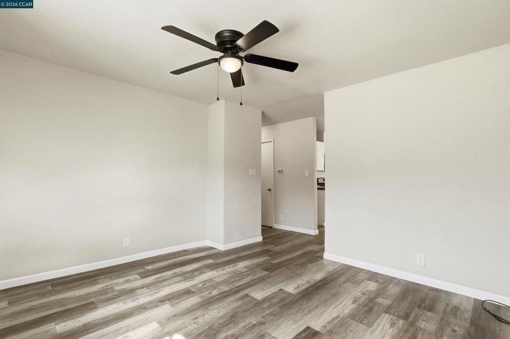 2225 E Myrtle Property Photo 4