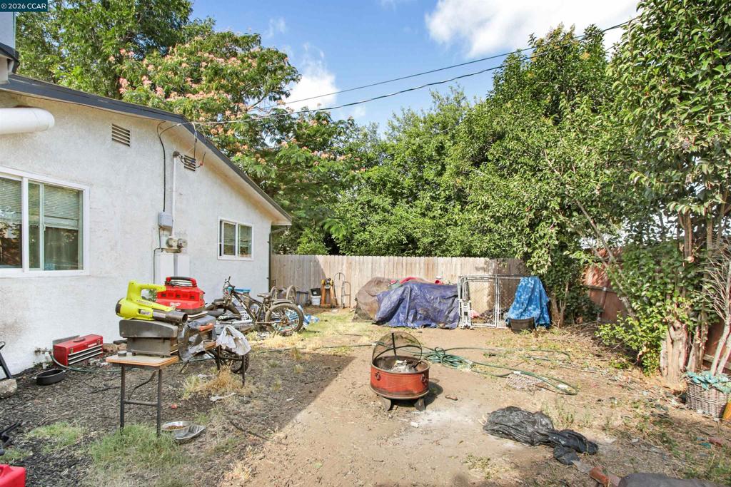 2225 E Myrtle Property Photo 21