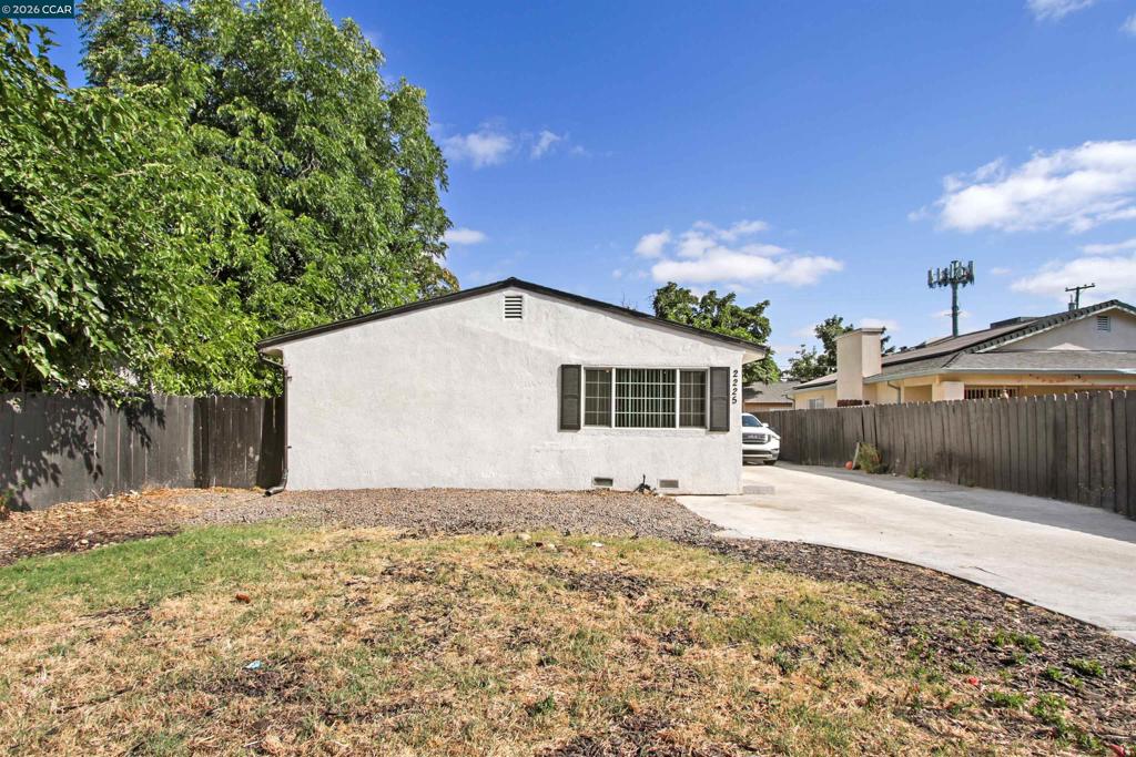 2225 E Myrtle Property Photo 24