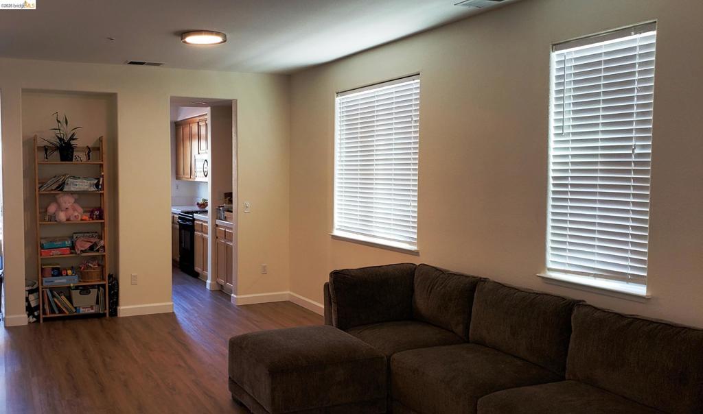 147 Trent Pl Property Photo 3