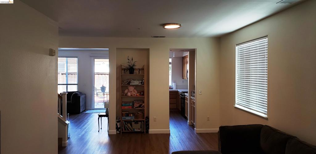 147 Trent Pl Property Photo 4
