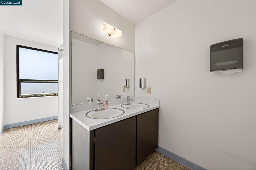 6433 Fairmount Property Photo 11