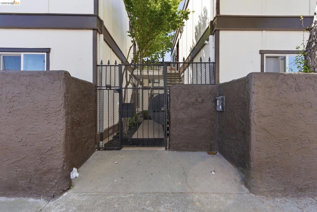 1640 23rd St Property Photo 2