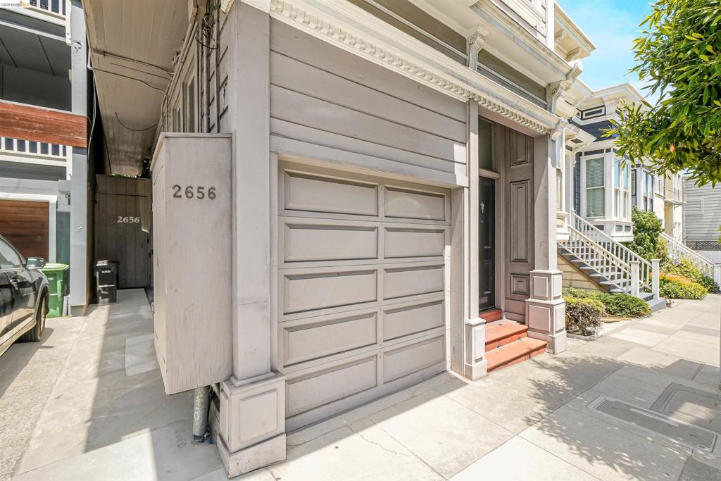 2654 2656 Bush St Property Photo 10