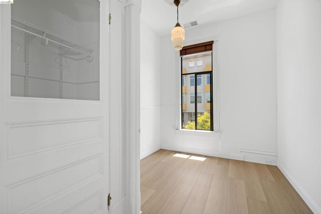 2654 2656 Bush St Property Photo 15