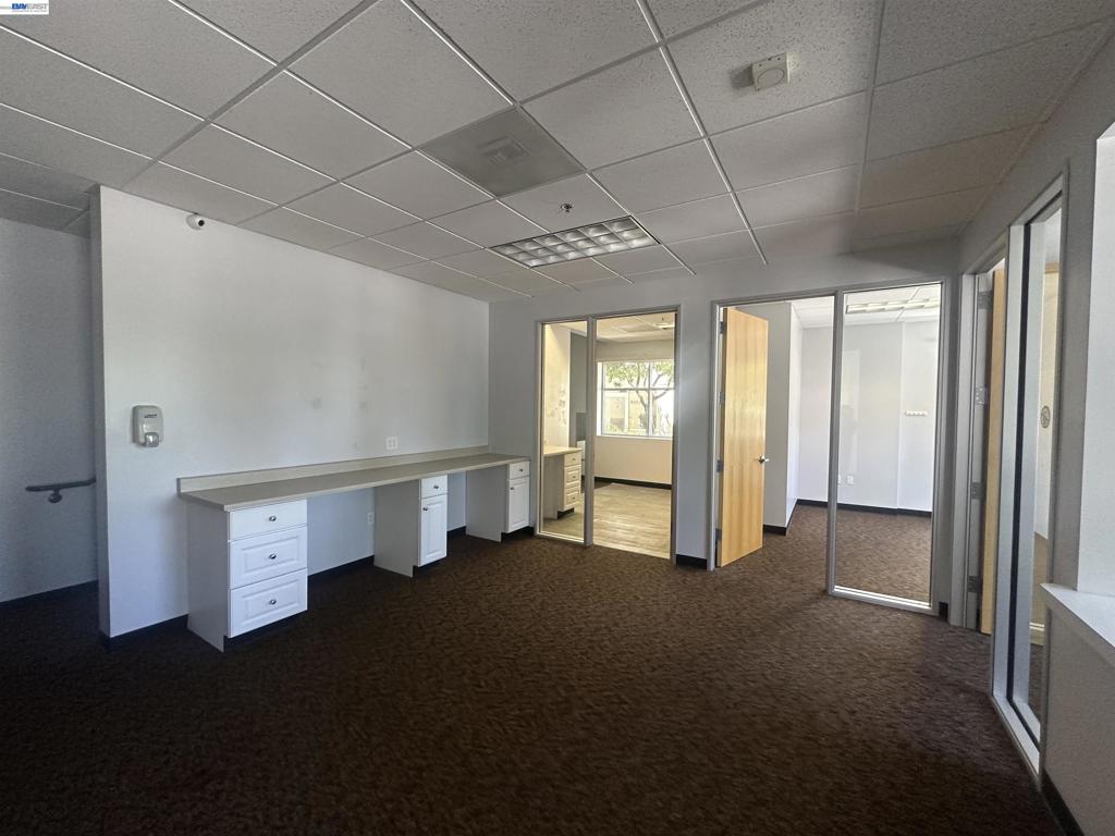 405 Boulder Ct Unit 100 Property Photo 27