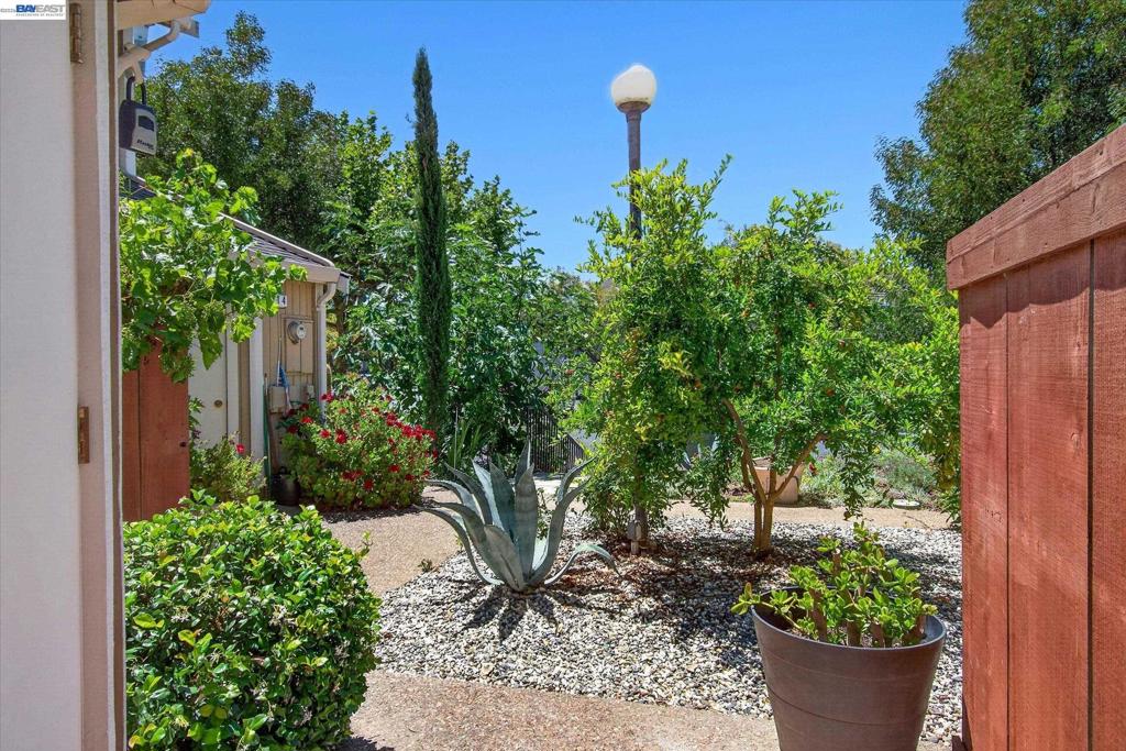 112 Mission Dr Property Photo 27