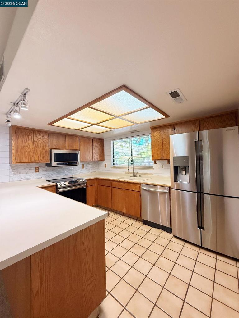 1640 San Vicente Ave Property Photo 10