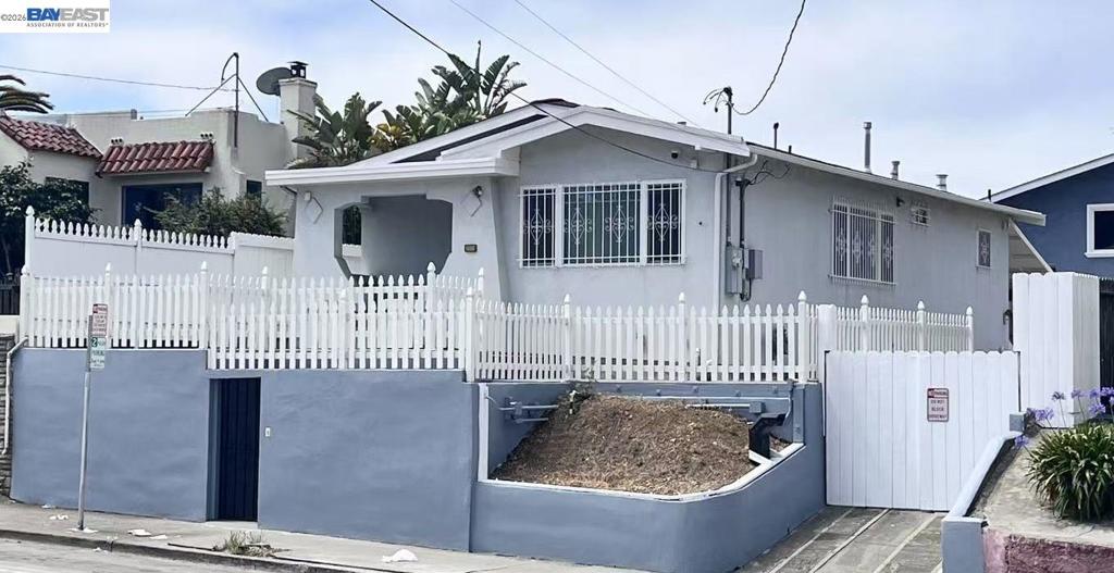 3325 Macarthur Blvd Property Photo 1