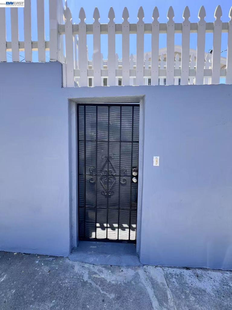 3325 Macarthur Blvd Property Photo 2