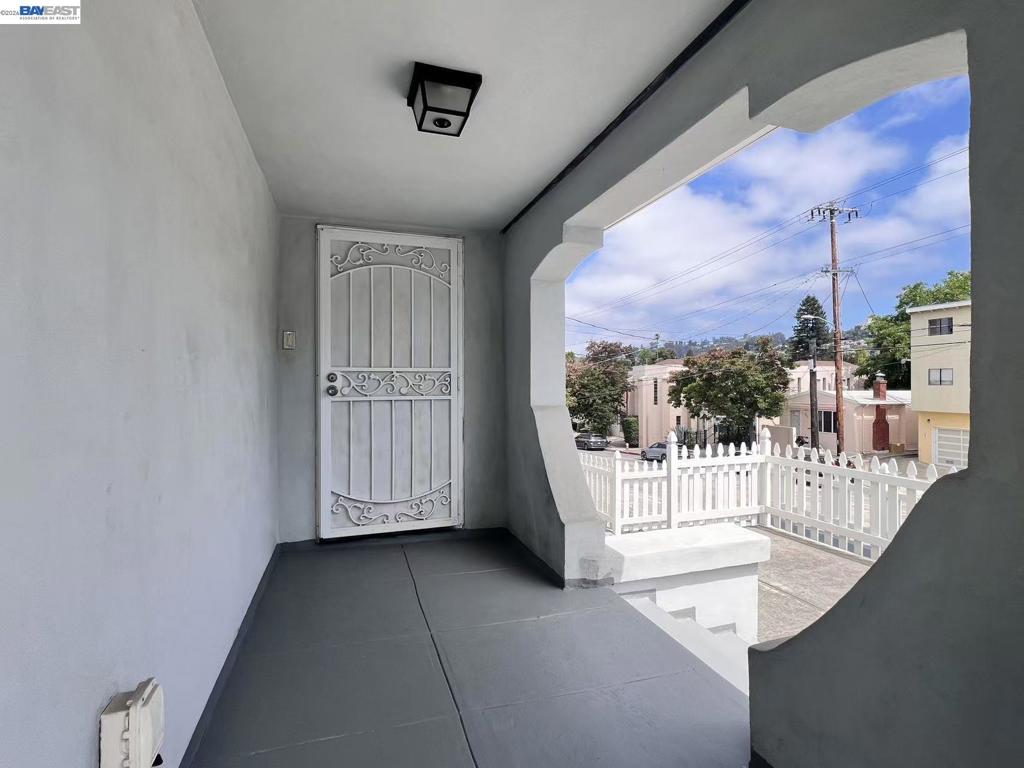 3325 Macarthur Blvd Property Photo 4