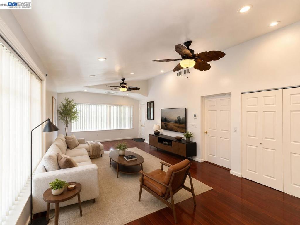 3325 Macarthur Blvd Property Photo 7